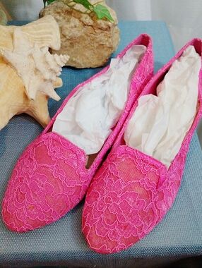 NWOT Isaac Mizrahi Lace Flats